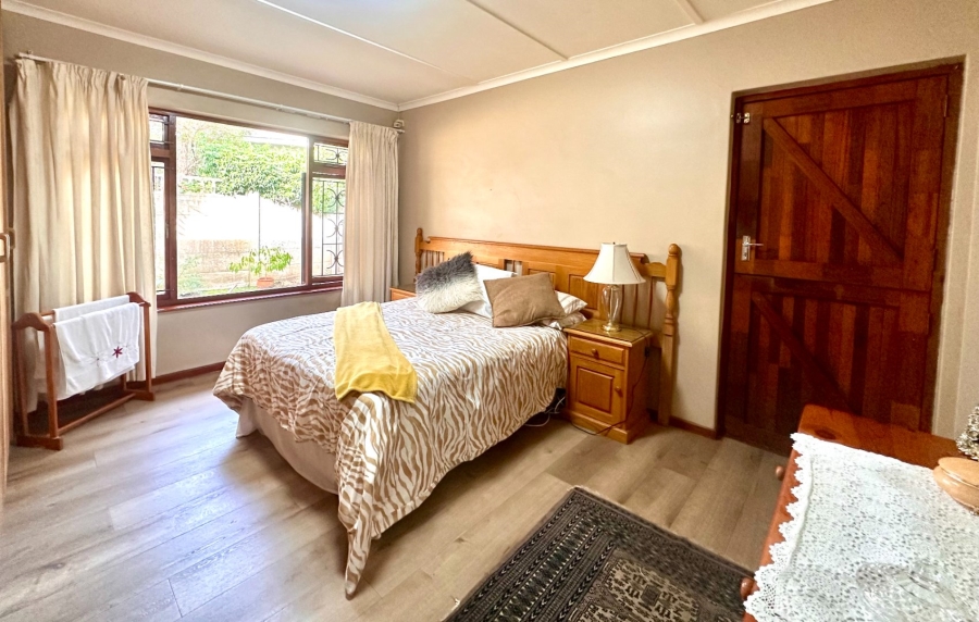 4 Bedroom Property for Sale in Glen Barrie Western Cape